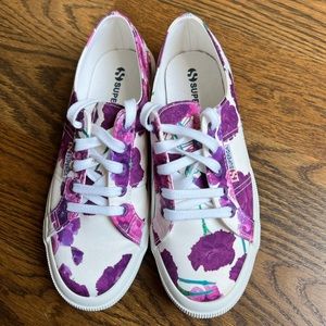NWOT Superga Size 7 Sneakers